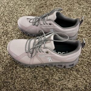 brand new on cloud 6 WP women’s sneakers